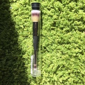 it cosmetics brush