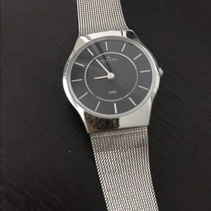 Slogan silver watch
