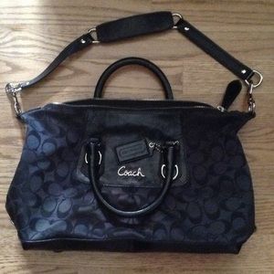 Black & silver Coach purse🌟