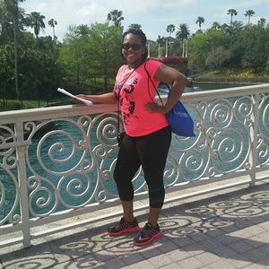 Meet your Posher, Desiree