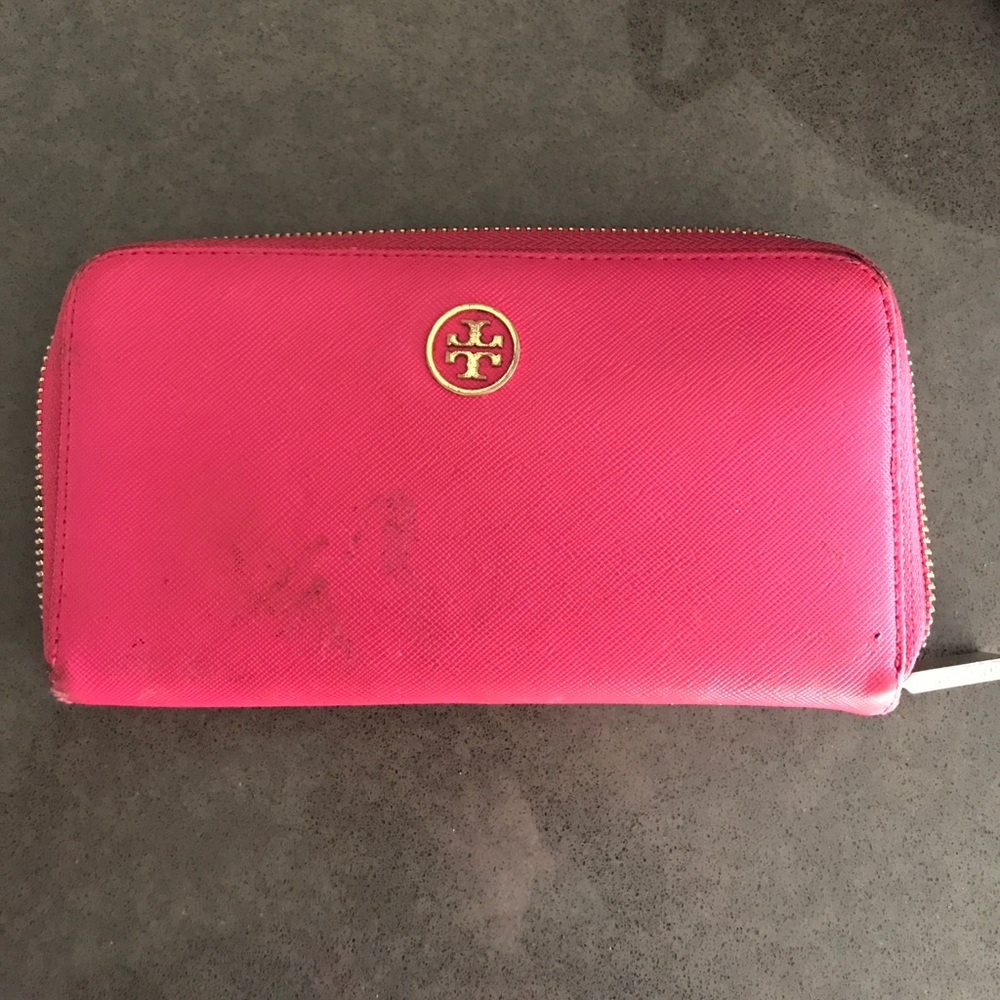Used Tory Burch Robinson pink zip wallet