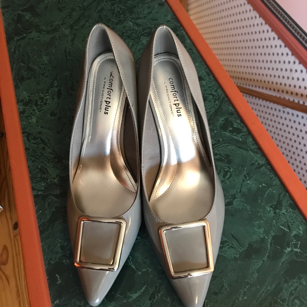Gray patent leather pumps
