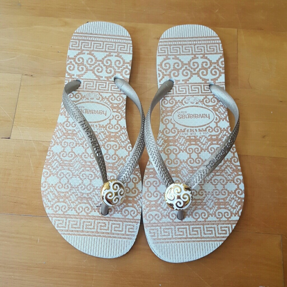 Size 7.5 (37-38) white/gold Havaianas flip flops