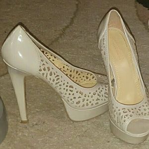 High heeled pumps