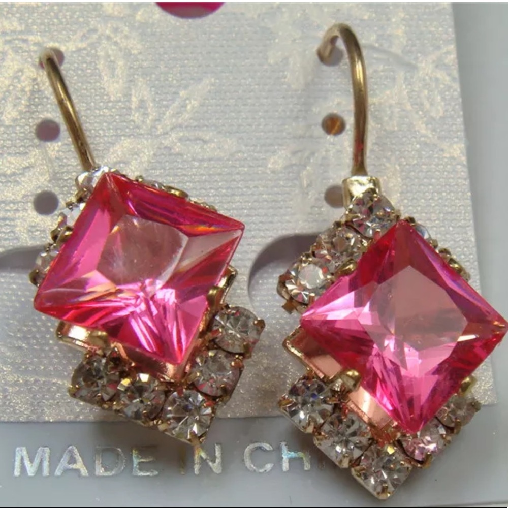 5/$25 Beautiful square pink earrings