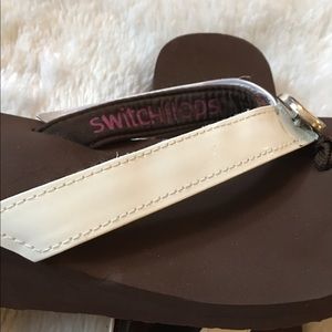 Switchflops-Taylor-brown w/white strap sz9