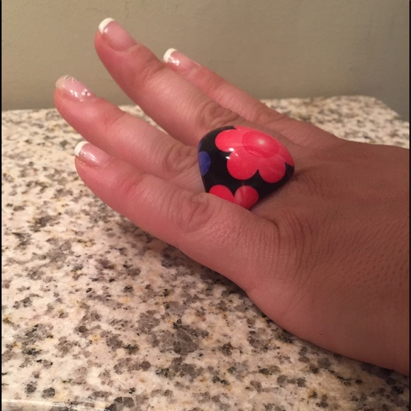 Ring - Picture 3 of 3