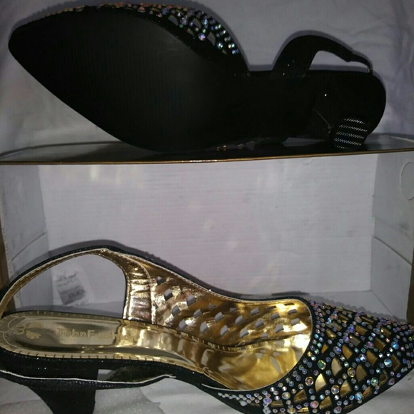 Slippers - Picture 3 of 4