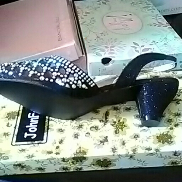 Slippers - Picture 4 of 4