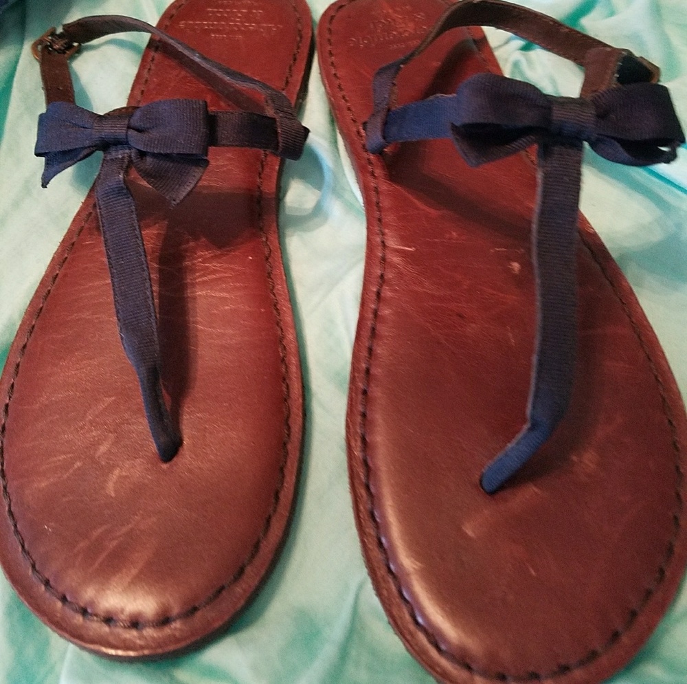 Abercrombie Navy bow sandals
