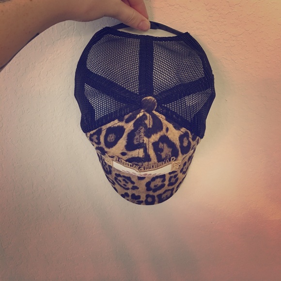 ADORABLE HAT!!😍 - Picture 2 of 3