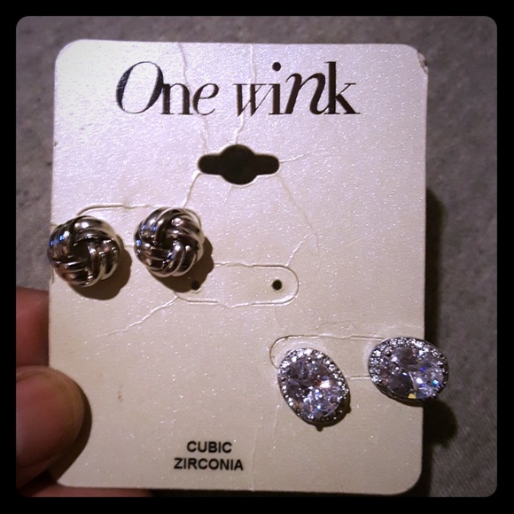 NEW!! Beautiful CZ Earring Set. FIRM - Picture 2 of 8