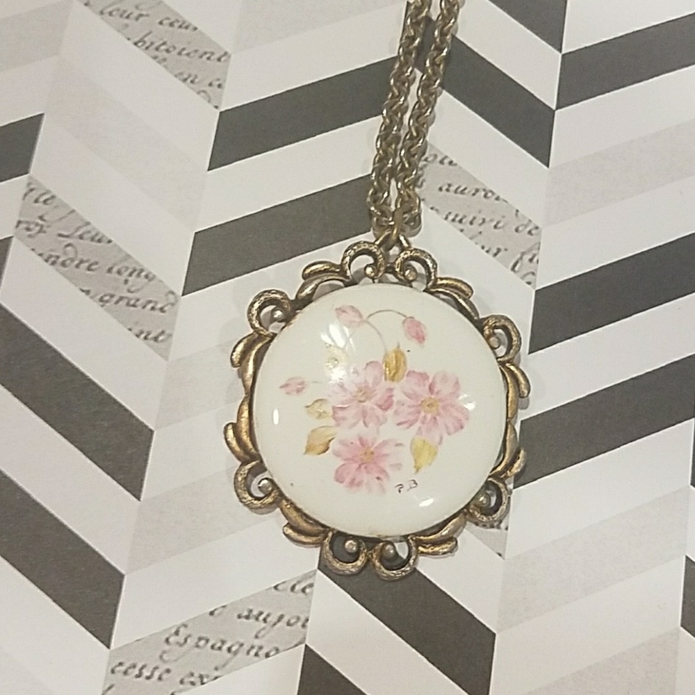 Vintage brooch/pendant and chain