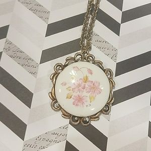 Vintage brooch/pendant and chain