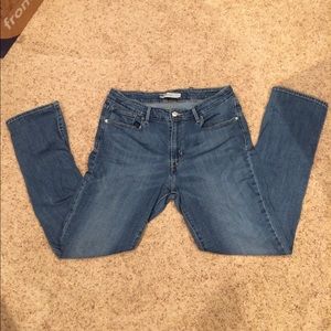 Levi's Mid Rise medium wash skinny jeans