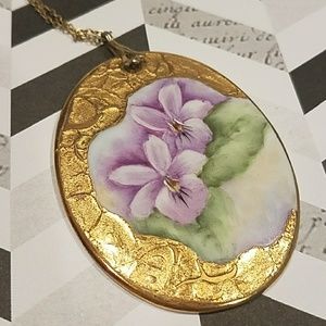 Vintage brooch with violets