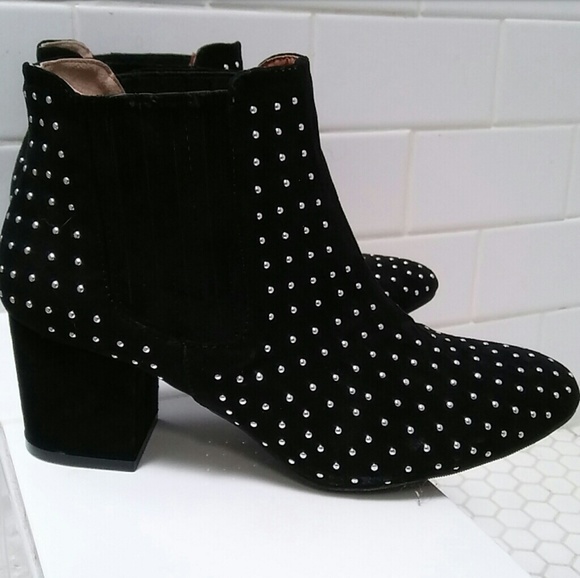 LAST PAIR!!//The Dolly// Black studded Booties - Picture 2 of 6