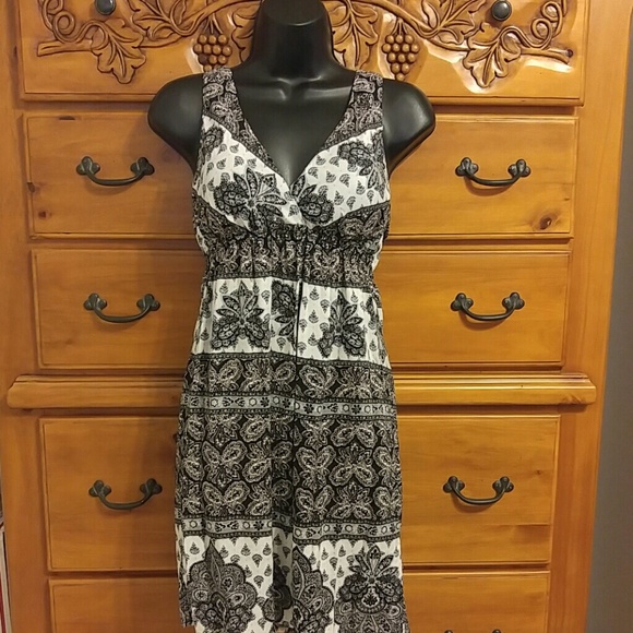 6 degrees Dresses & Skirts - Women's sundress💃🏻