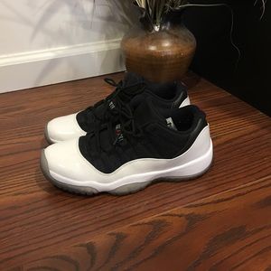 Michael Jordan 11's low top sneakers size 7 kids