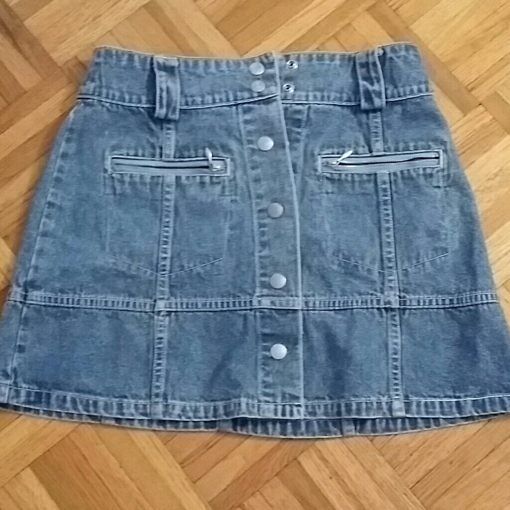 Levi Strauss silver tab jean skirt 7/8