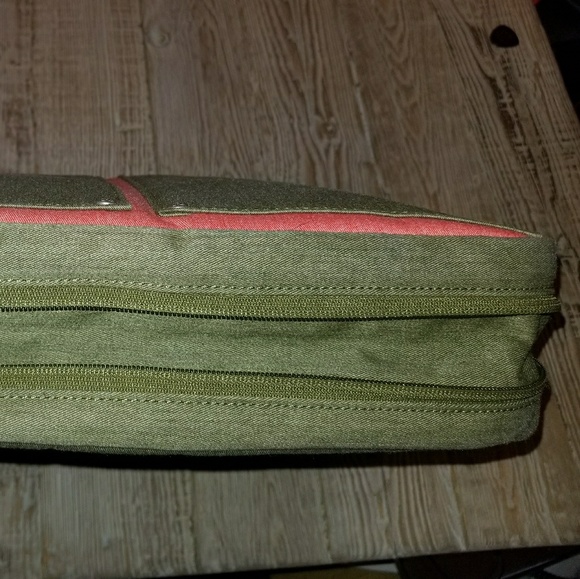 🚫Sold🚫Sherpani Nau Vertical Messenger Bag - Picture 3 of 4