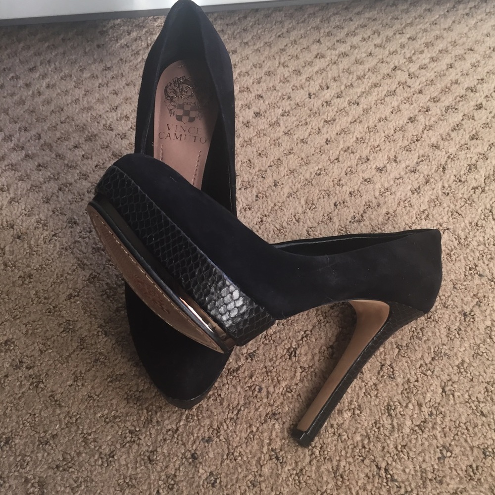 Vince Camuto Dacoma platform suede snakeskin pumps