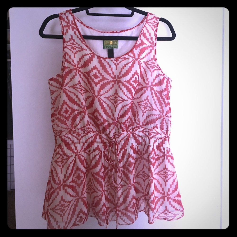 Printed top with adjustable waist!