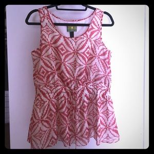 Printed top with adjustable waist!