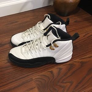 Michael Jordan kids size 7 white & black taxi 12's