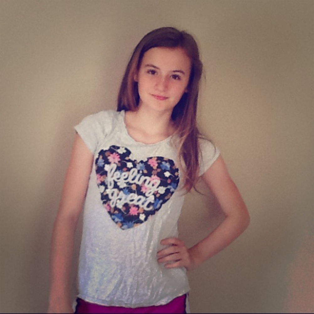 "Feeling Good" floral heart gray tee