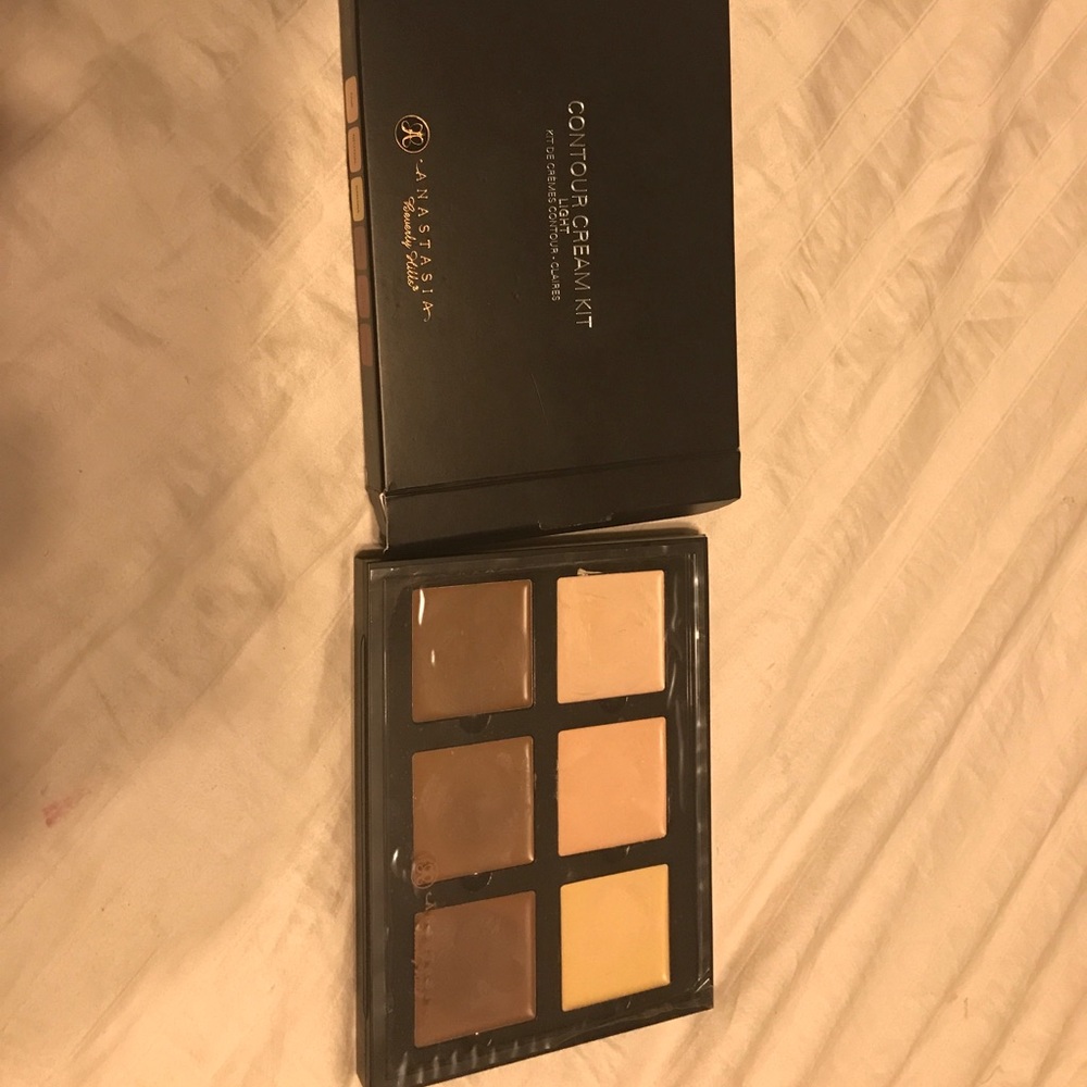 Anastasia Beverly Hills Contour Cream Kit in LIGHT