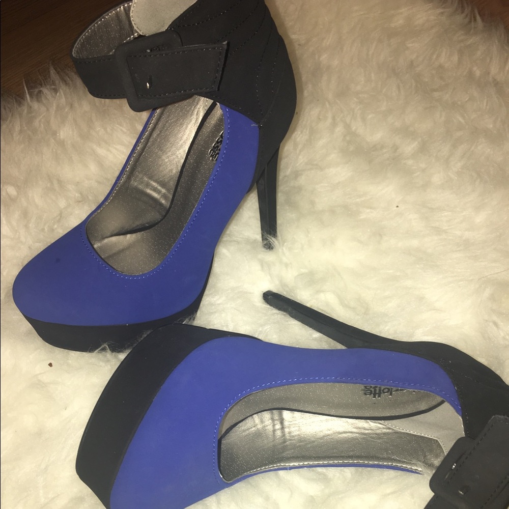 Size  7 blue and black velvet heels