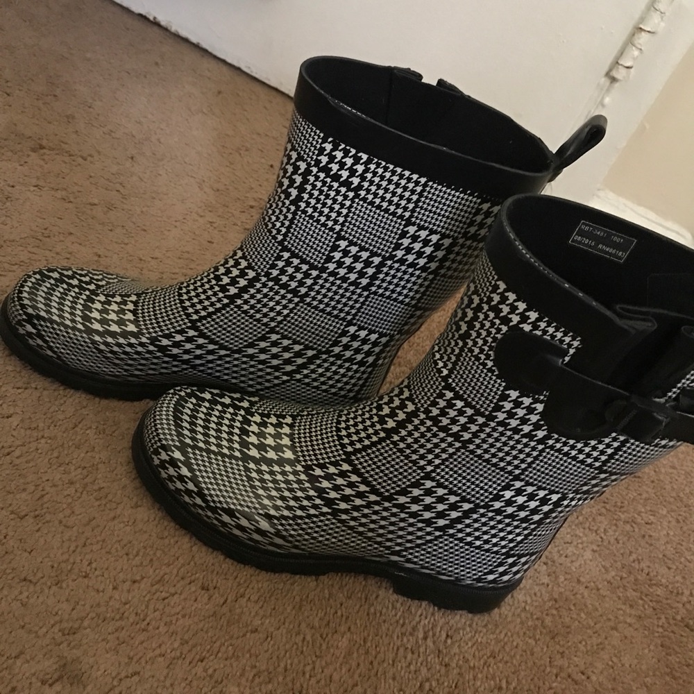 Capelli houndstooth rain boots
