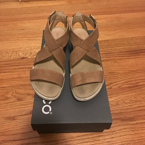 ecco narrow sandals