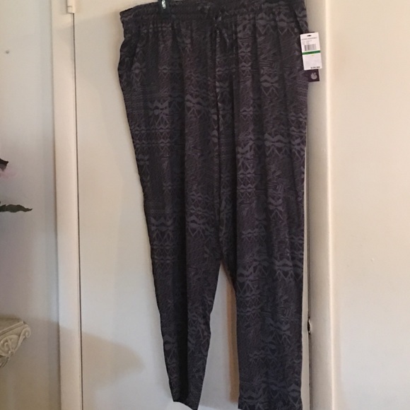 🎉REDUCED 🎉 New Gloria Vanderbilt pants🌸 - Picture 1 of 3