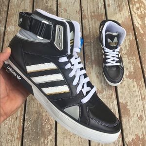 Space Divers, Adidas Originals Size 11