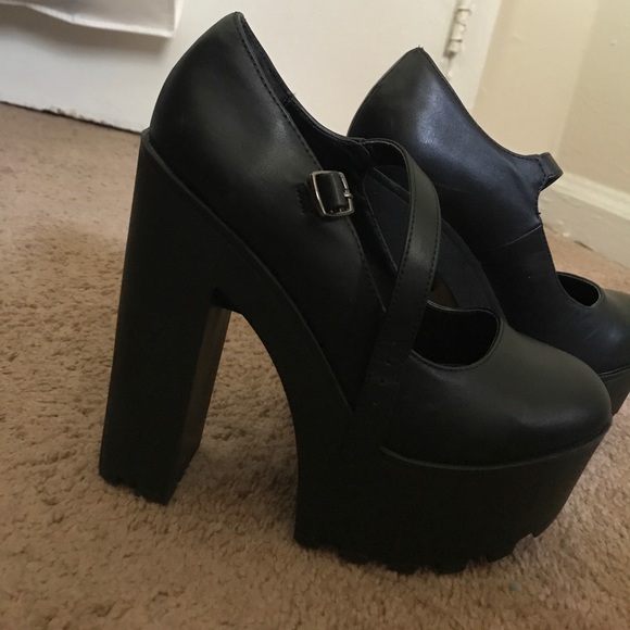 Charlotte Russe chunky heels - Picture 1 of 3