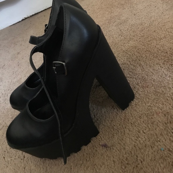Charlotte Russe chunky heels - Picture 3 of 3