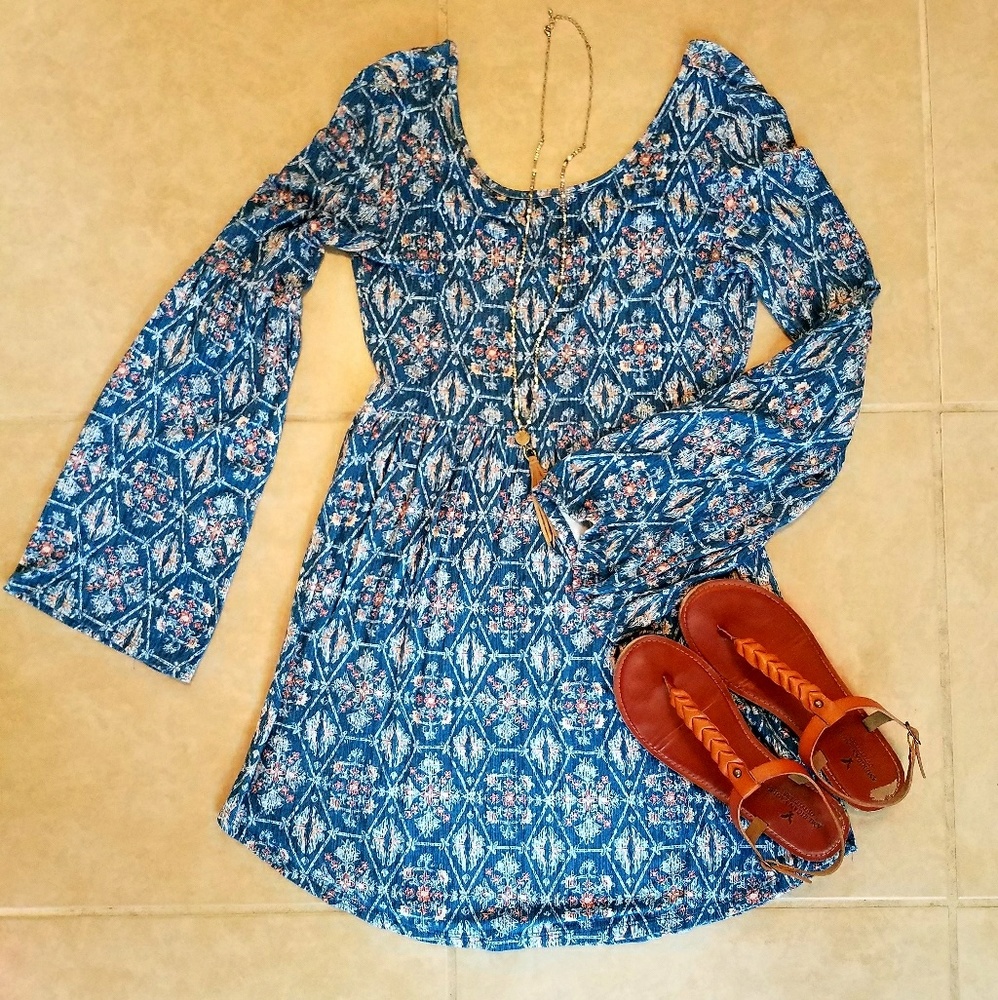 Bell sleeve O'Neill dress