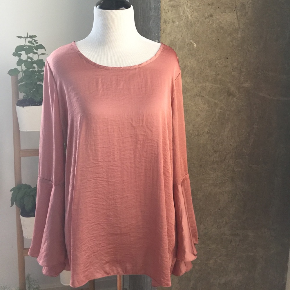 {bell sleeved blouse}