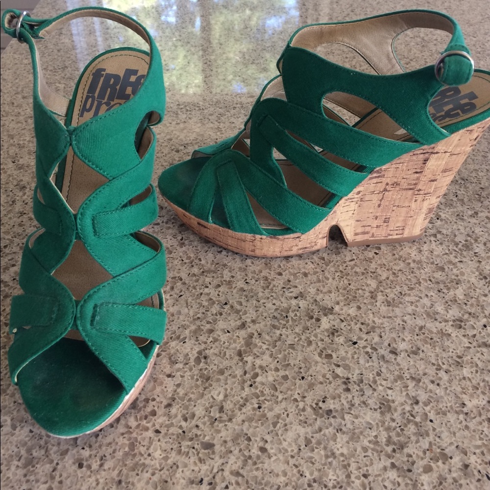 Very comfortable cork wedge!