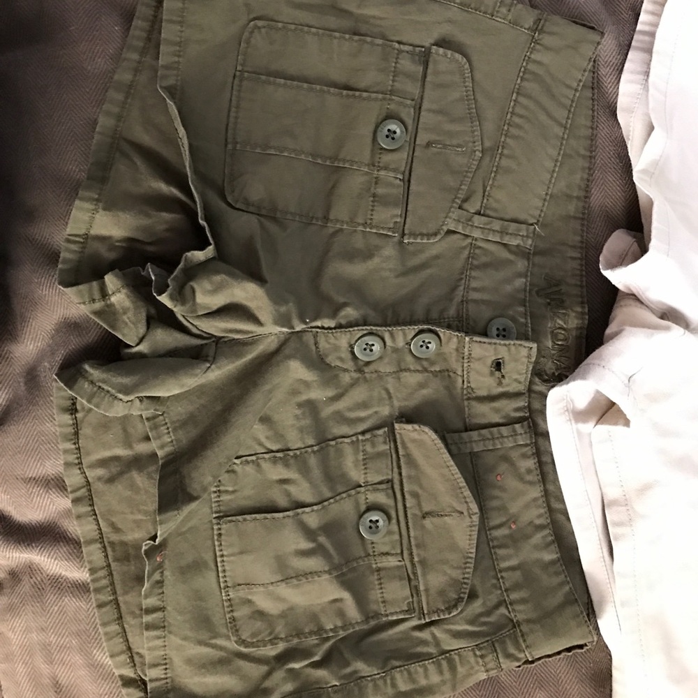 Shorts - Picture 2 of 4