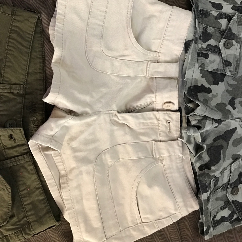 Shorts - Picture 3 of 4