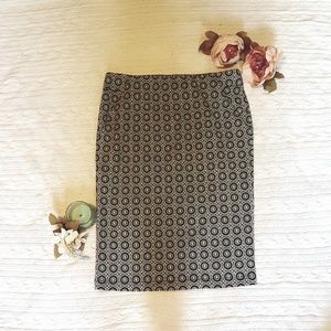 《 Black and White Pencil Skirt 》