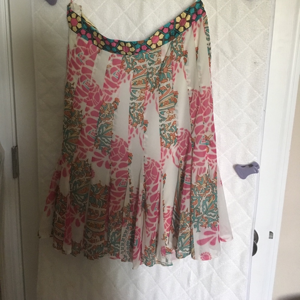 Nicole Miller beautiful skirt, size 8.