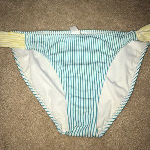 Old Navy swimsuit bottoms!! Barely worn