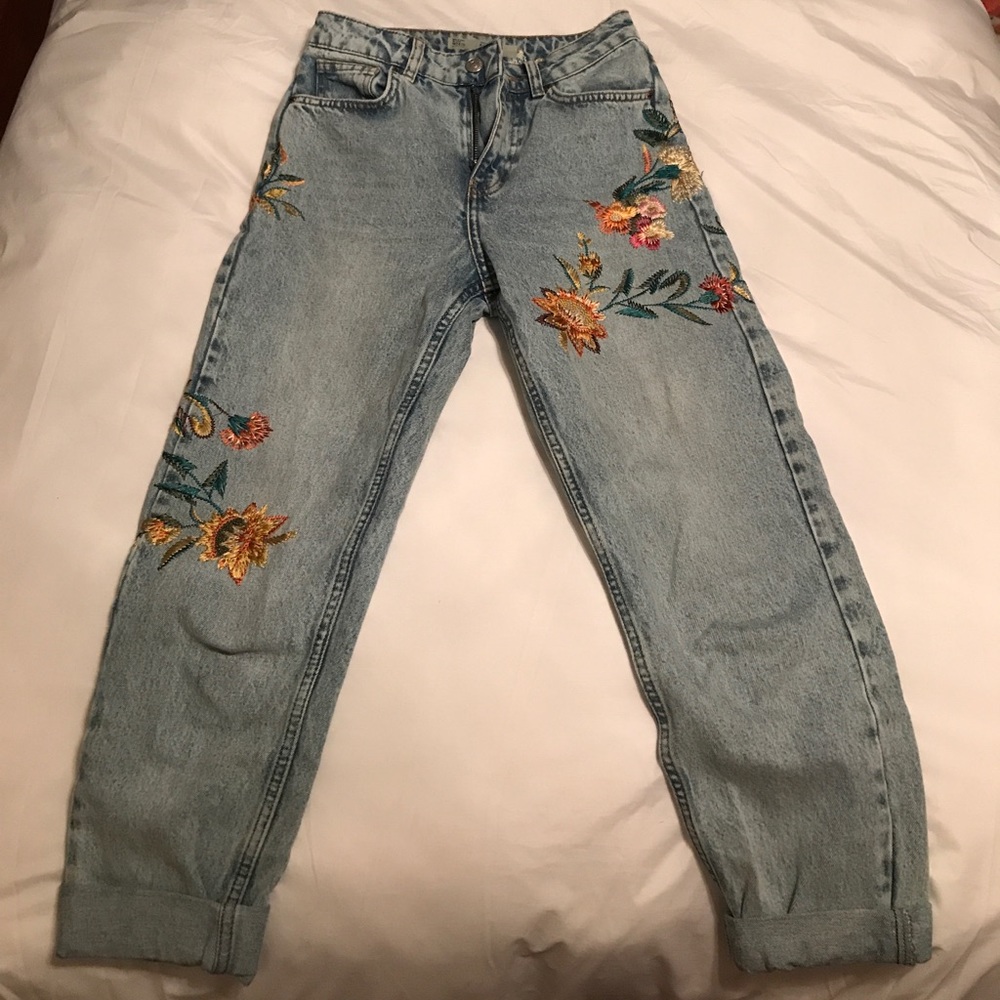 Topshop MOM floral embroidered jeans! Size W2430