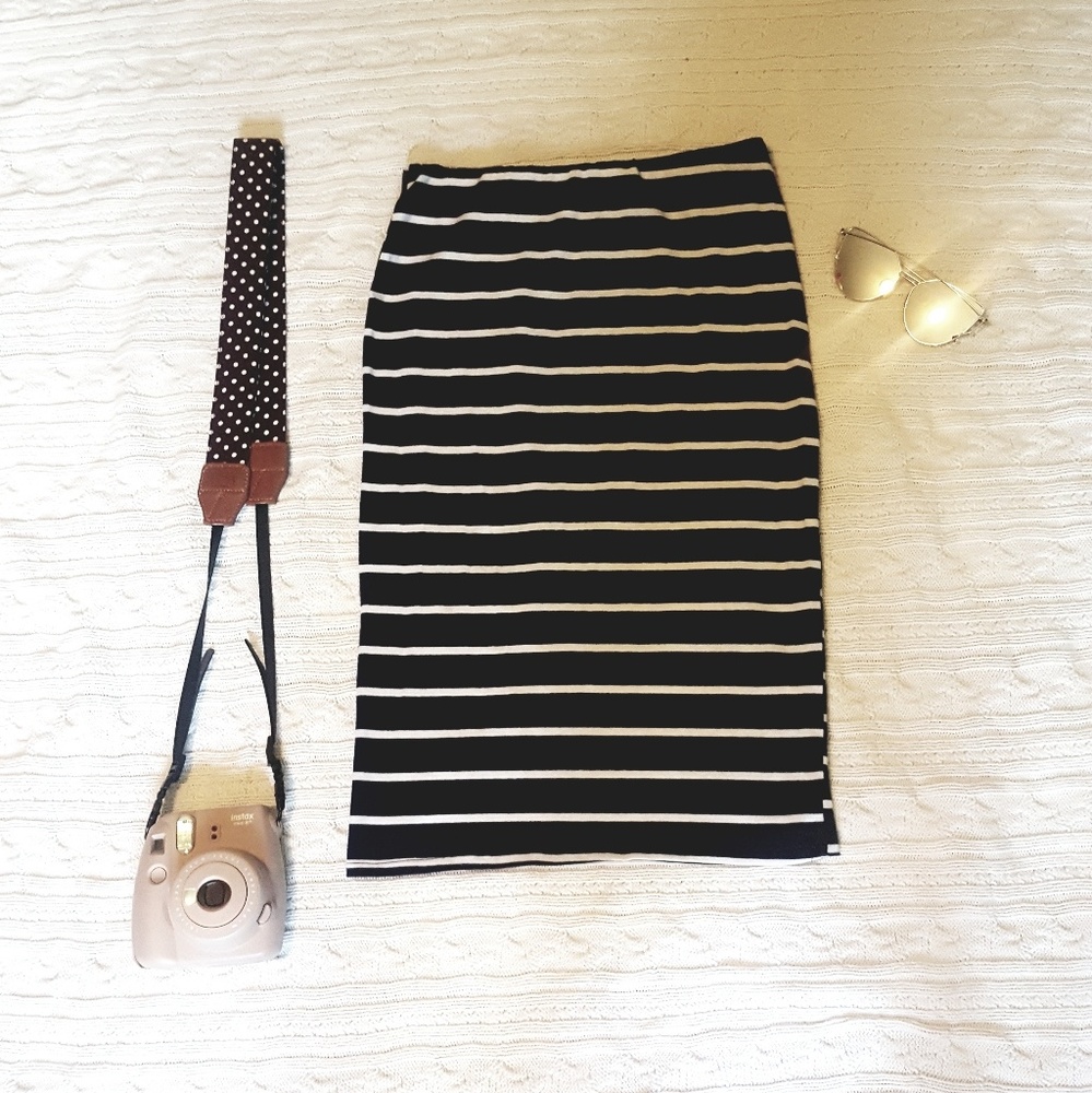《 Striped Pencil Skirt 》