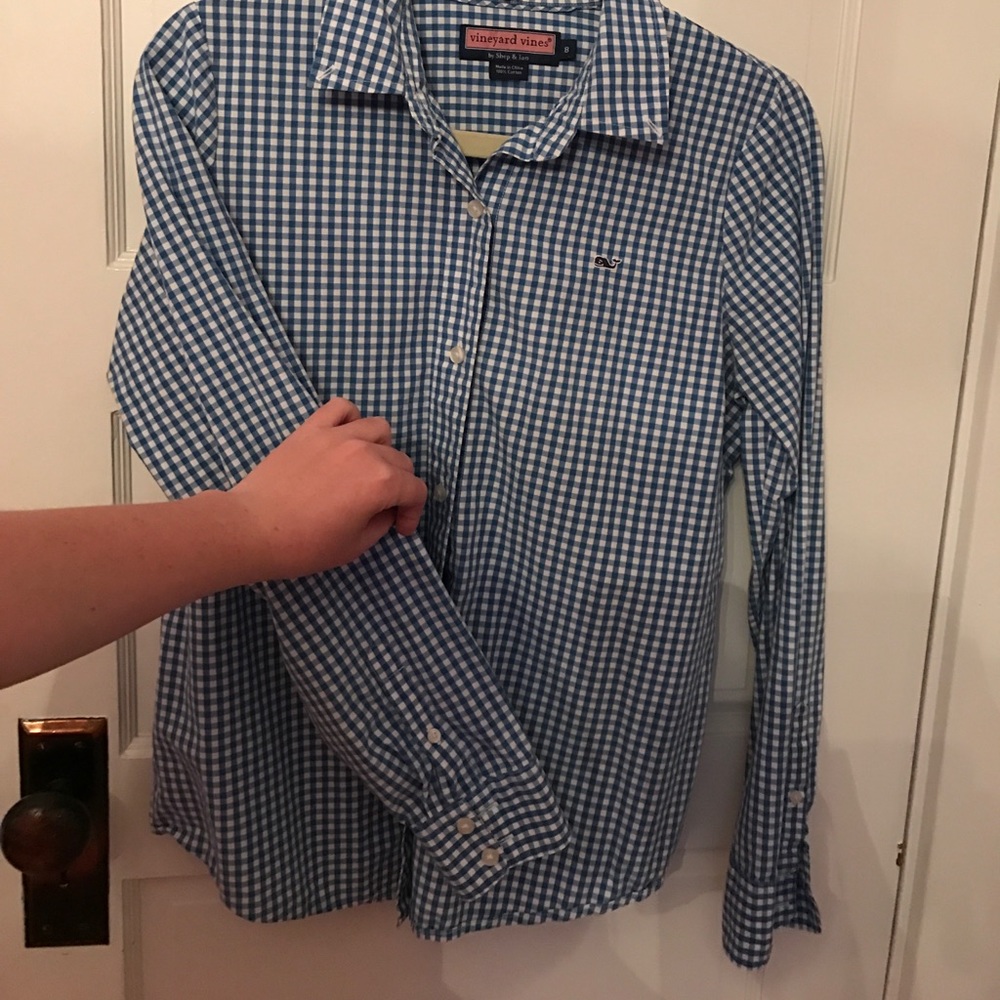 Vineyard vines gingham button up!