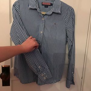 Vineyard vines gingham button up!